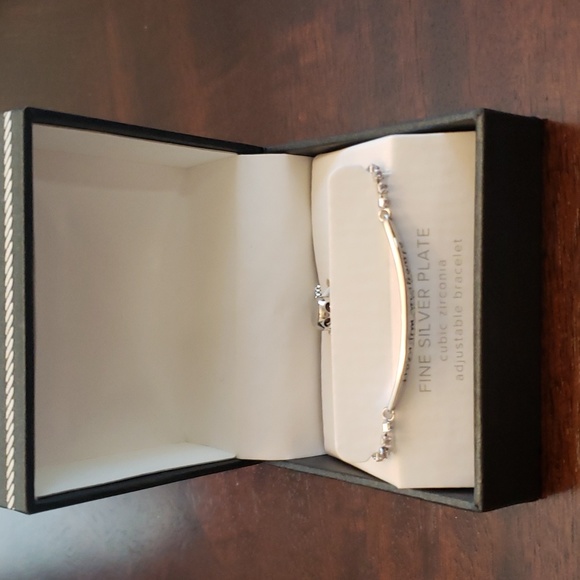 Adjustable bracelet - Picture 1 of 5